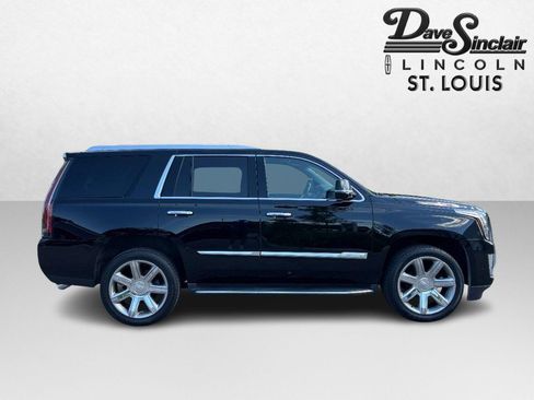 Used 2019 Cadillac Escalade Luxury AWD/4WD image 2
