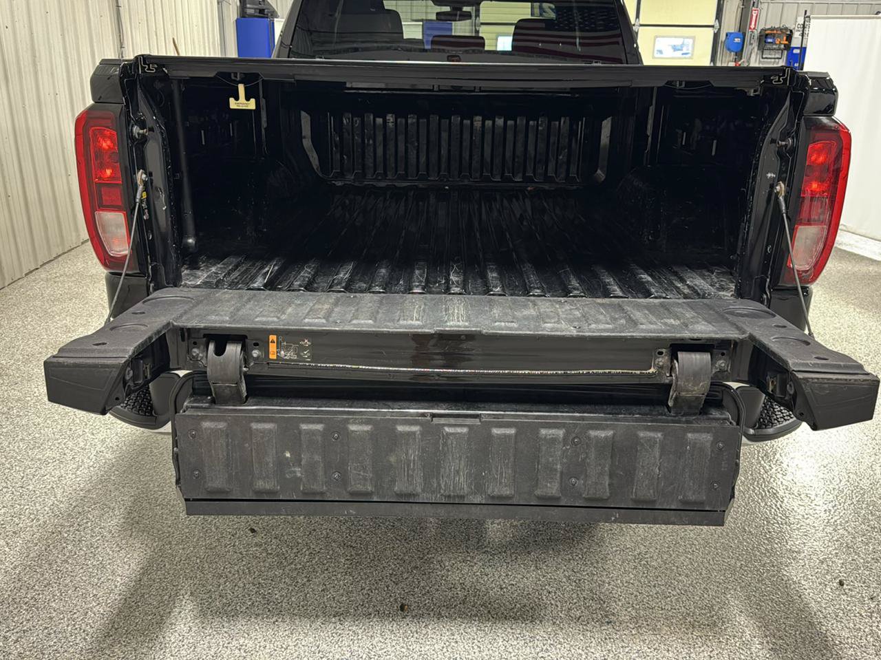 Used 2021 GMC Sierra 1500 SLE w/ X31 Off-Road Package AWD/4WD image 9