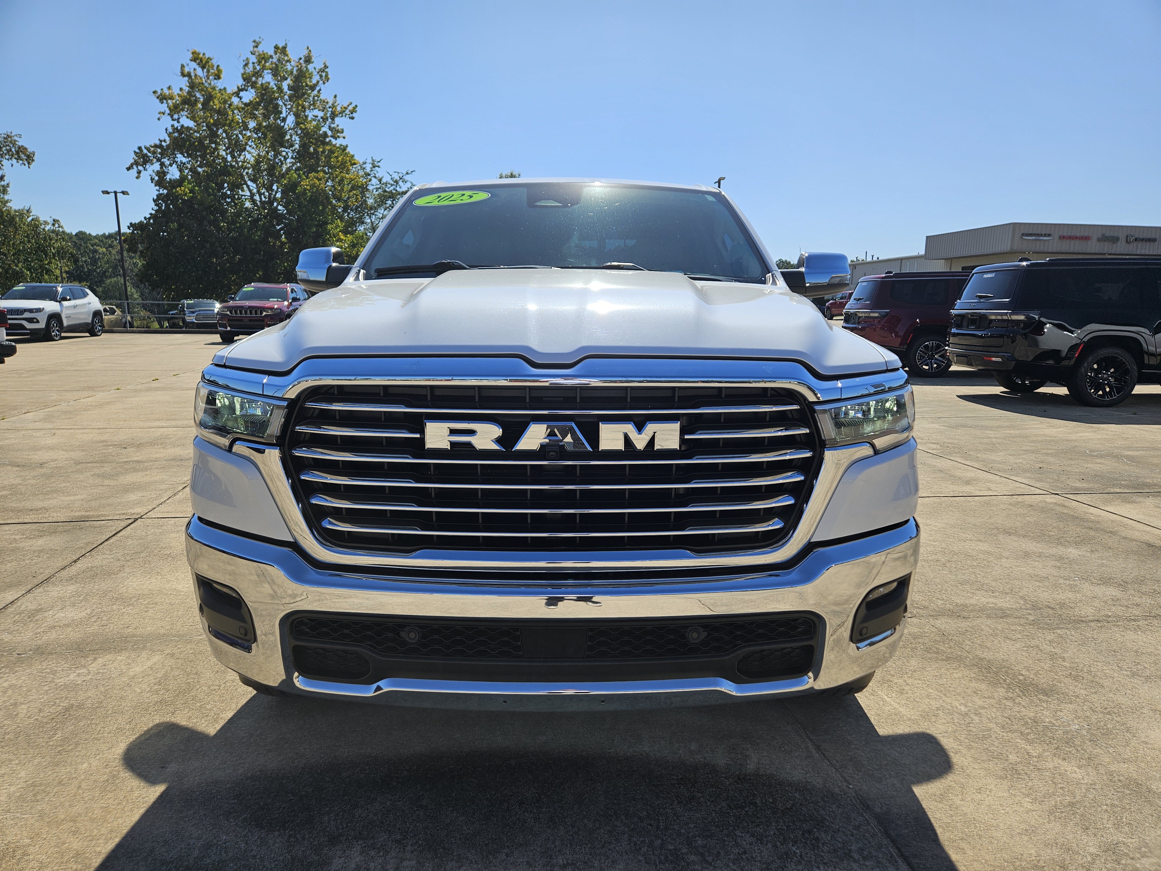 Used 2025 RAM 1500 Laramie AWD/4WD image 9