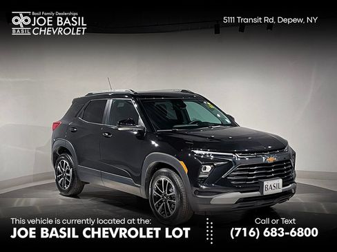 Used 2025 Chevrolet TrailBlazer LT w/ Driver Confidence Package FWD image 1