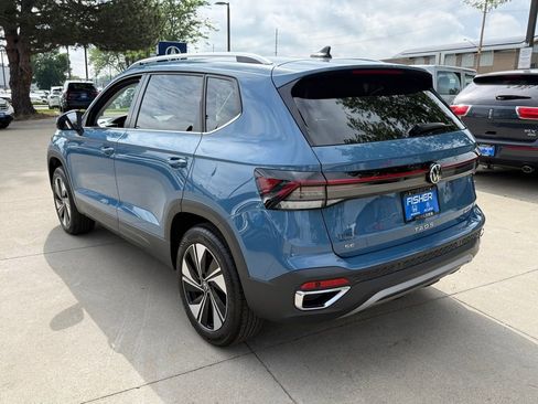 Used 2025 Volkswagen Taos SE AWD/4WD image 6