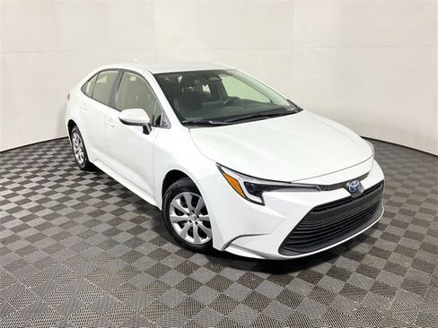 Used 2024 Toyota Corolla LE image 4