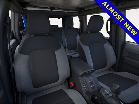Used 2025 Ford Bronco Base image 11