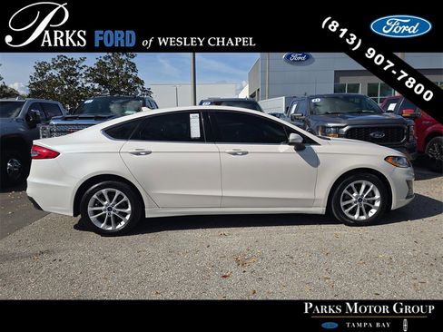 Certified 2020 Ford Fusion SE image 3