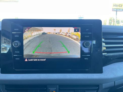 Used 2025 Volkswagen Jetta SE image 17