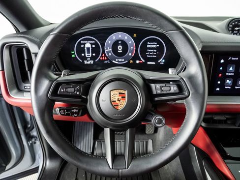 Certified 2024 Porsche Cayenne Coupe image 9