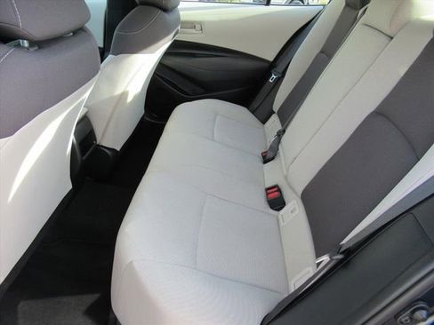 Used 2022 Toyota Corolla LE image 24