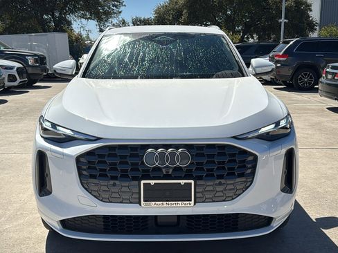 Used 2025 Audi Q5 Premium image 2