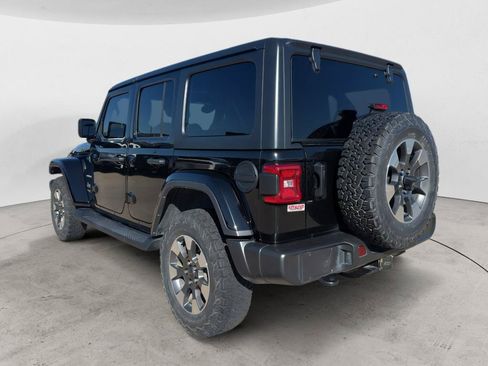 Used 2022 Jeep Wrangler Unlimited Sahara w/ LED Lighting Group AWD/4WD image 7