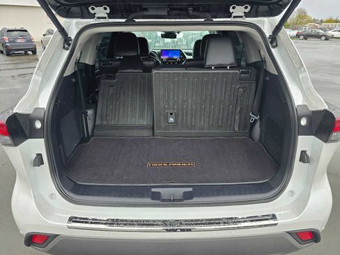 Used 2024 Toyota Highlander Platinum AWD/4WD image 15