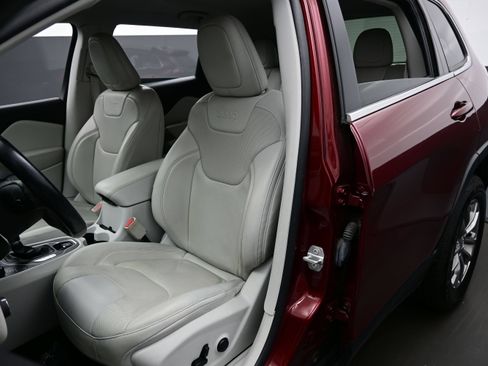 Used 2021 Jeep Cherokee Latitude Lux w/ Comfort/Convenience Group AWD/4WD image 11