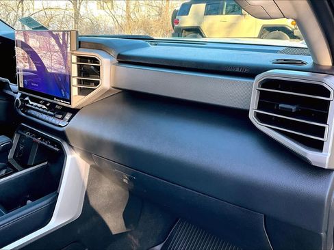 Used 2022 Toyota Tundra Limited image 17