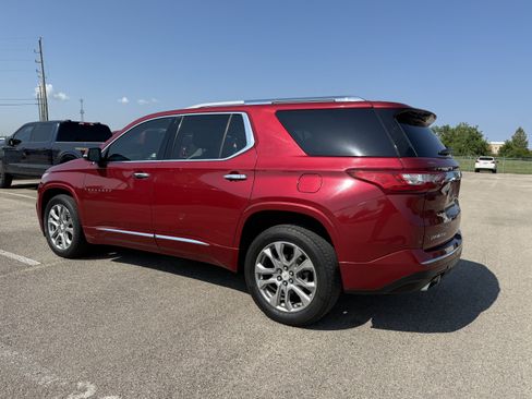 Used 2018 Chevrolet Traverse Premier w/ Driver Confidence II Package FWD image 3