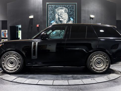 Used 2024 Land Rover Range Rover SV AWD/4WD image 7