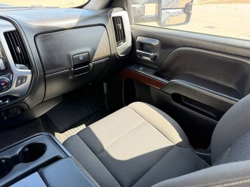Used 2018 GMC Sierra 2500 SLE w/ SLE Preferred Package AWD/4WD image 14