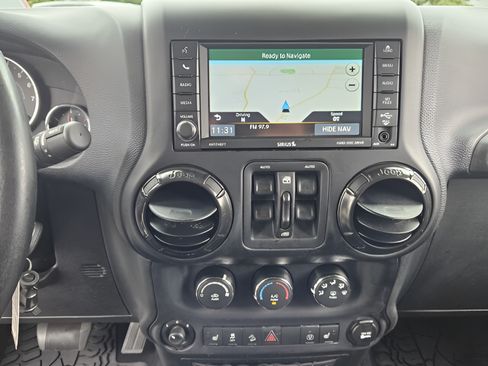 Used 2017 Jeep Wrangler Unlimited Sahara AWD/4WD image 16