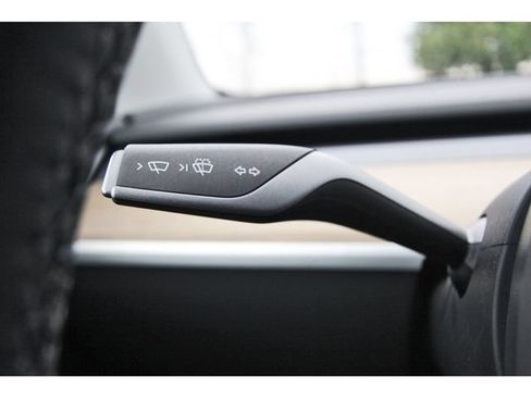 Used 2025 Tesla Model Y Long Range RWD image 15
