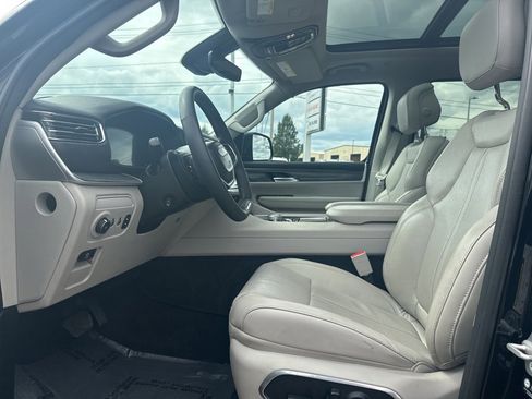 Used 2022 Jeep Wagoneer Series III w/ Premium Group I image 27