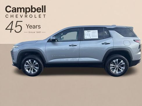 Used 2025 Chevrolet Equinox LT FWD image 2
