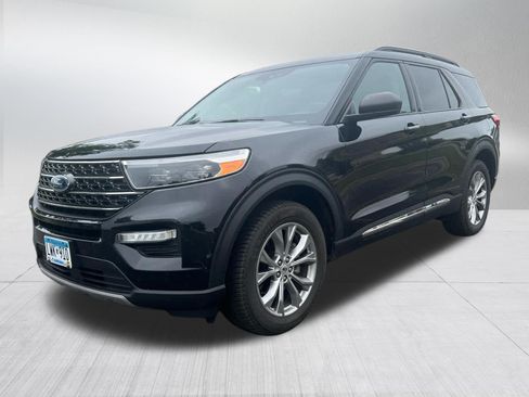 Used 2022 Ford Explorer XLT AWD/4WD image 4