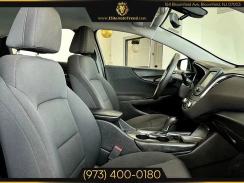 Used 2017 Chevrolet Malibu LT image 20