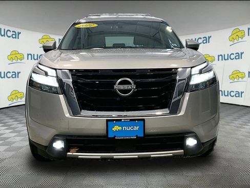 Used 2022 Nissan Pathfinder SL AWD/4WD image 2