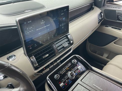 Used 2023 Lincoln Navigator Reserve image 25