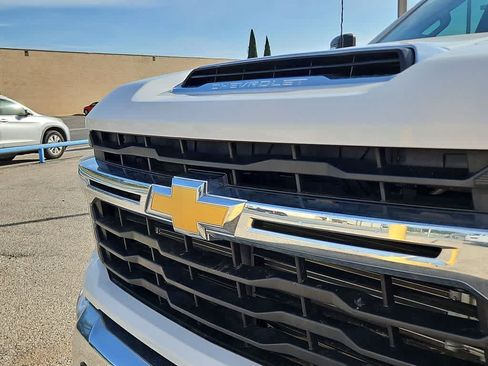 Used 2025 Chevrolet Silverado 2500 LT AWD/4WD image 13
