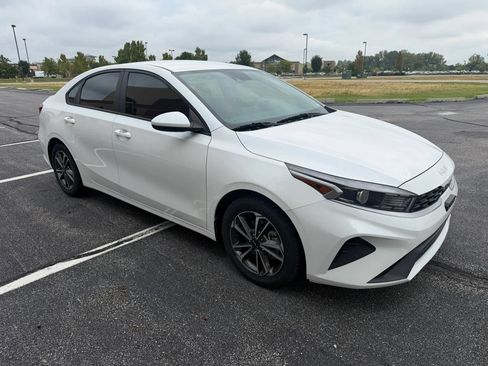 Used 2023 Kia Forte LXS FWD image 7