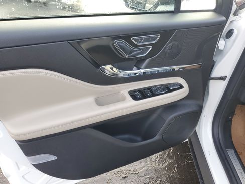 New 2026 Lincoln Corsair Premiere image 8