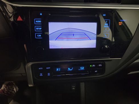 Used 2018 Toyota Corolla LE image 16
