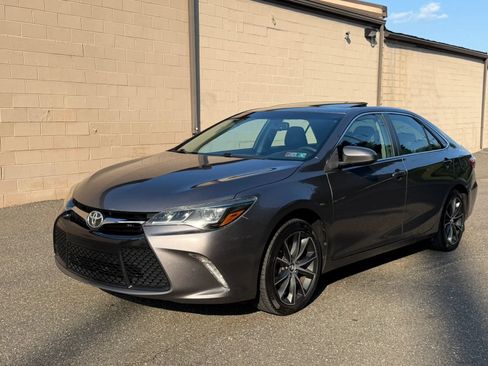 Used 2017 Toyota Camry XSE FWD image 3