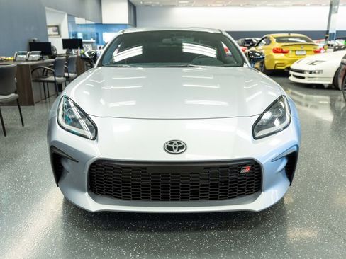 Used 2025 Toyota GR86 Premium image 3