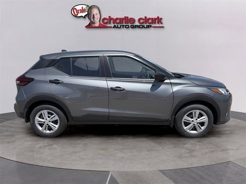 New 2025 Nissan Kicks Play S image 7