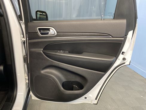 Used 2018 Jeep Grand Cherokee Limited image 43