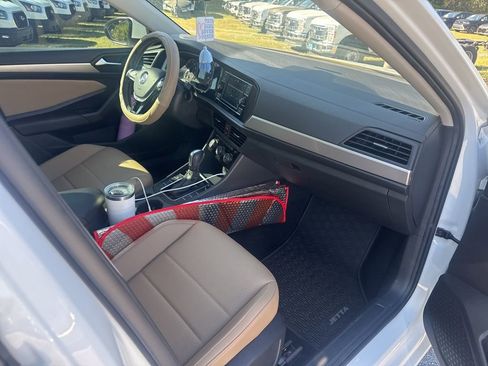 Used 2021 Volkswagen Jetta image 17