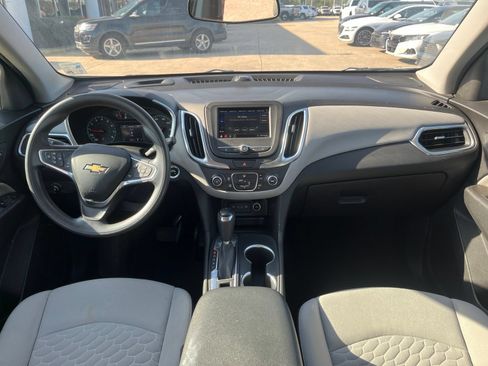 Used 2021 Chevrolet Equinox LS FWD image 9