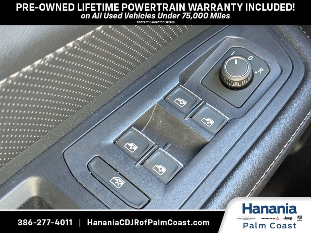 Used 2025 Volkswagen Atlas SE AWD/4WD image 25