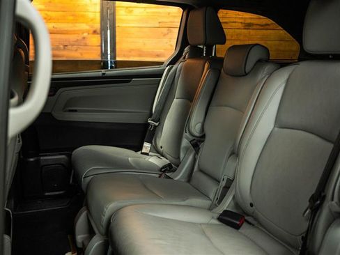 Used 2024 Honda Odyssey Elite image 11