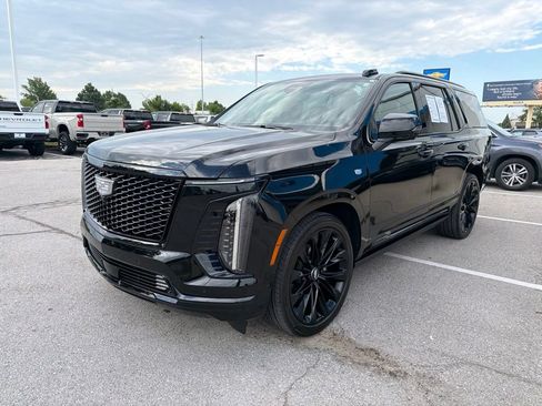 Used 2025 Cadillac Escalade Sport Platinum w/ LPO, ONYX Package AWD/4WD image 2