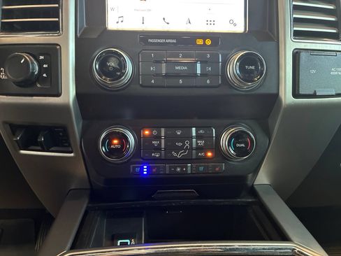 Used 2019 Ford F250 Platinum w/ Platinum Ultimate Package AWD/4WD image 24