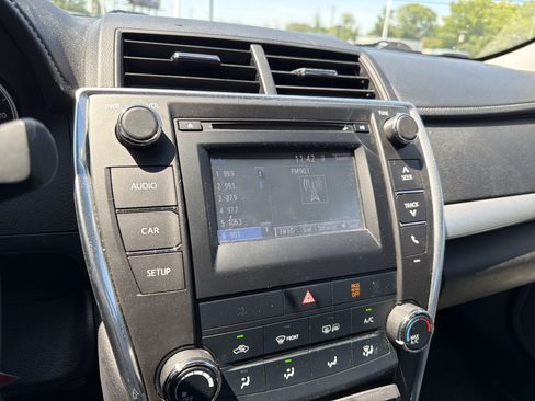 Used 2017 Toyota Camry SE w/ Moonroof Package FWD image 23