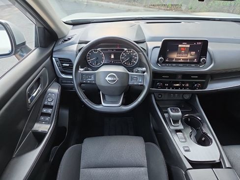 Certified 2025 Nissan Rogue SV FWD image 30