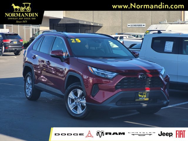 Used 2025 Toyota RAV4 XLE FWD image 1