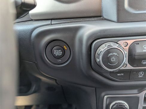 Used 2019 Jeep Wrangler Unlimited Sport S AWD/4WD image 24