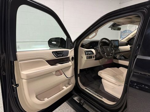 Used 2019 Lincoln Navigator L Reserve AWD/4WD image 10