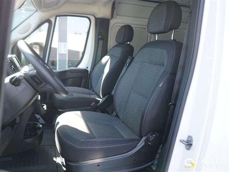 Used 2025 RAM ProMaster 2500 w/ Convenience Group FWD image 13