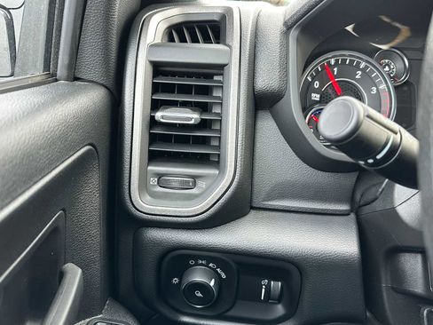 Used 2024 RAM 2500 Tradesman w/ Chrome Appearance Group image 32