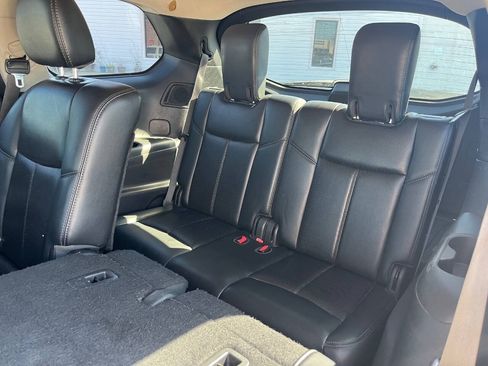 Used 2016 Nissan Pathfinder Platinum w/ Family Entertainment Package FWD image 17
