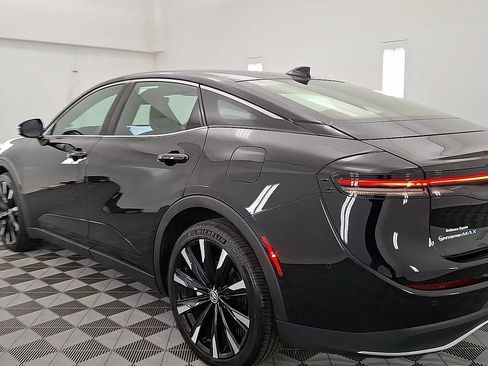 Used 2024 Toyota Crown Platinum image 2